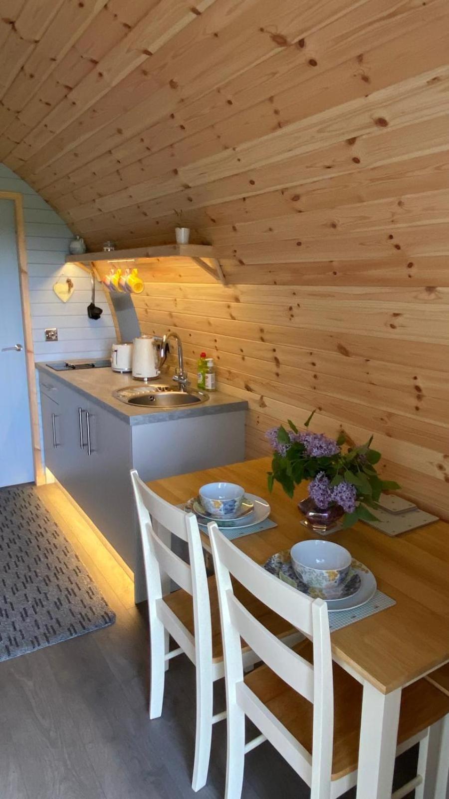 Campsie Luxury Pods With Hot Tub Hotel Glasgow Exterior photo
