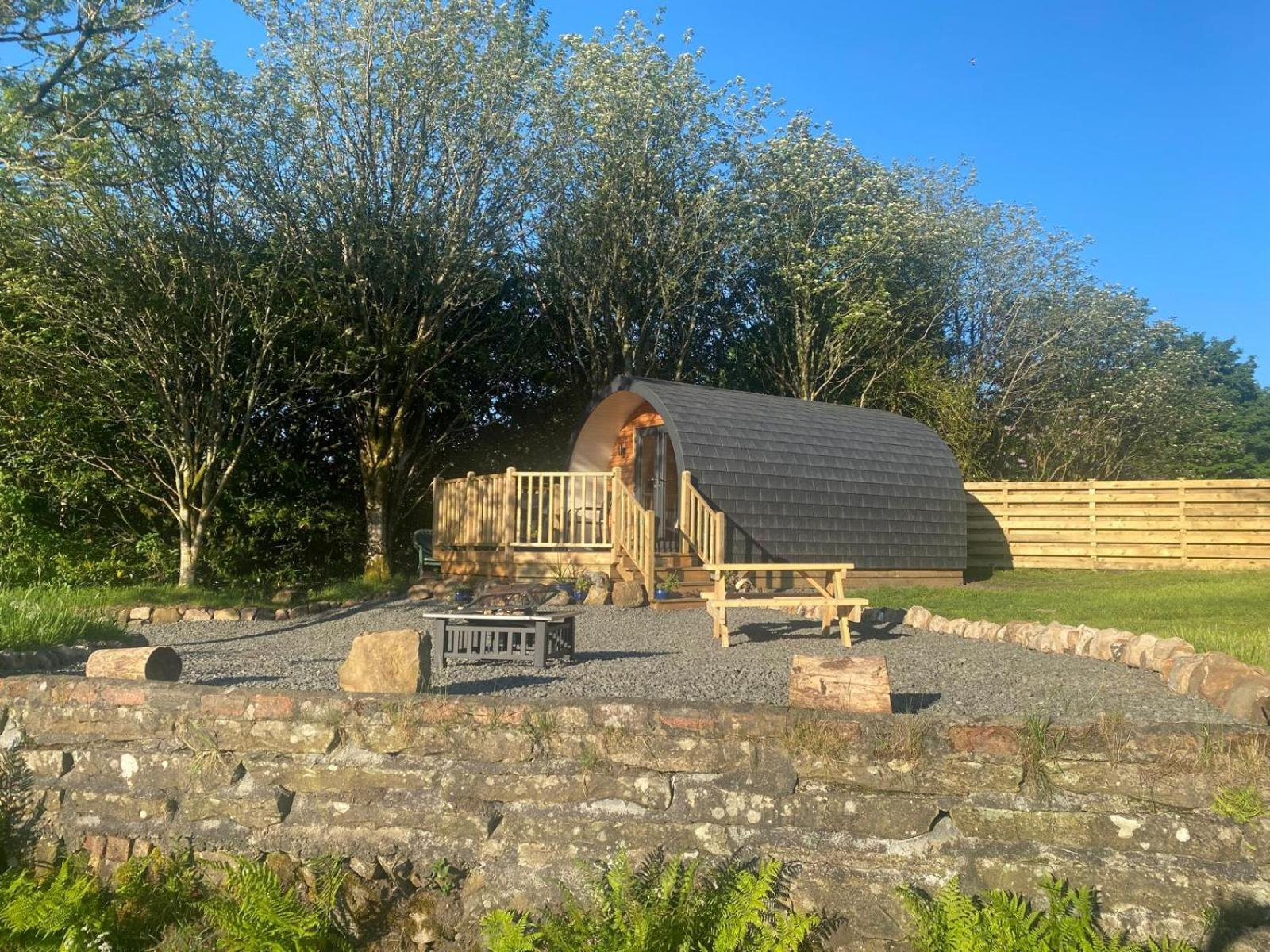 Campsie Luxury Pods With Hot Tub Hotel Glasgow Exterior photo