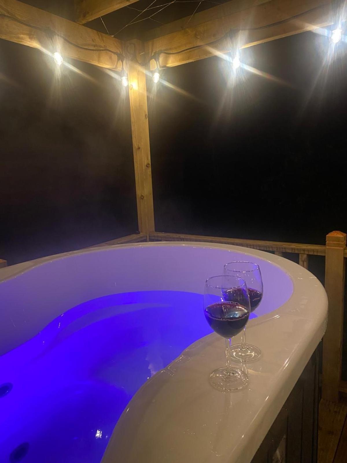 Campsie Luxury Pods With Hot Tub Hotel Glasgow Exterior photo