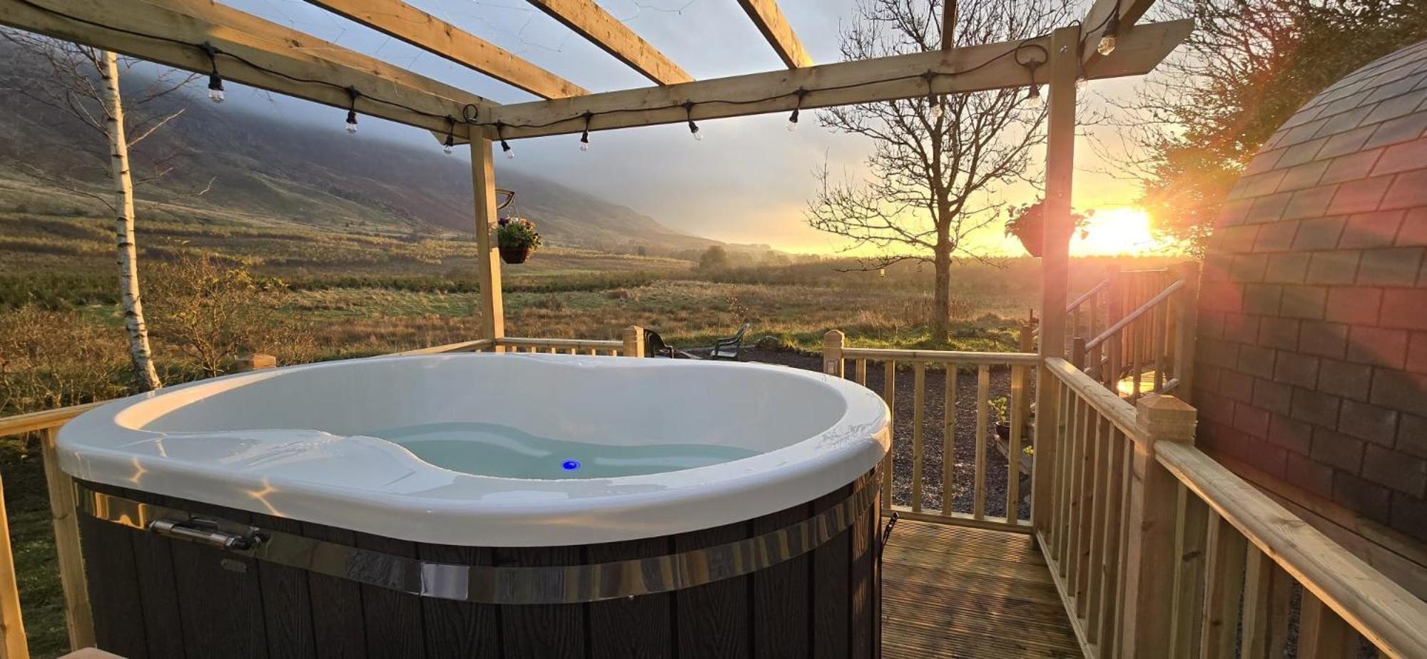 Campsie Luxury Pods With Hot Tub Hotel Glasgow Exterior photo